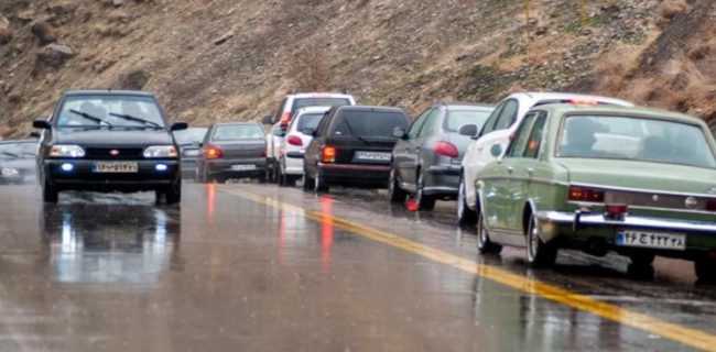 ترافیک سنگین در محور‌های چالوس و هراز / بارش برف و باران در برخی جاده‌های ۱۲ استان￼