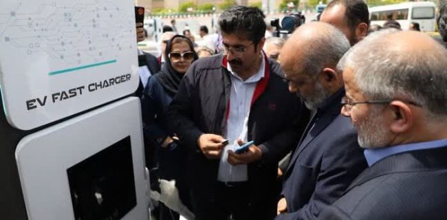 ۴۰ اتوبوس برقی در شهر کرج با حضور وزیر کشور شروع به کار کردند