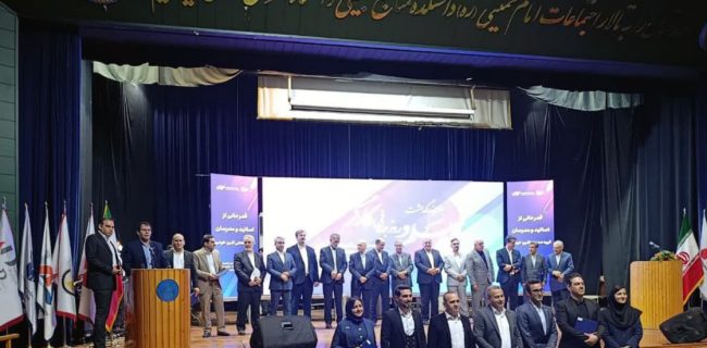 مراسم هفته کارگر و روز بزرگداشت مقام معلم به همت شرکت آذین خودرو برگزار شد