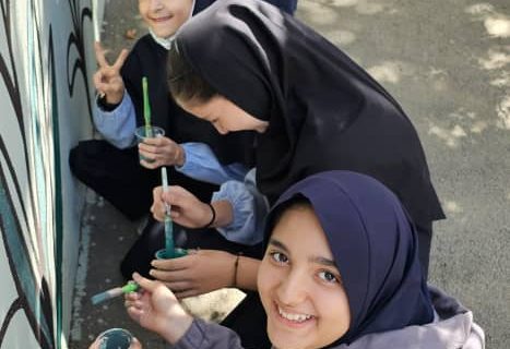 «نجات قطره‌ها» در محله قدیمی مصباح؛ وقتی کودکان برای آینده آب دست به قلم می‌شوند