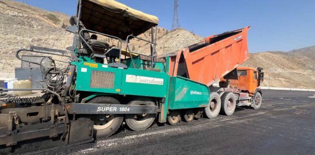آغاز عملیات آسفالت پروژه کنارگذر پل شهید رئیسی (B1) در کرج
